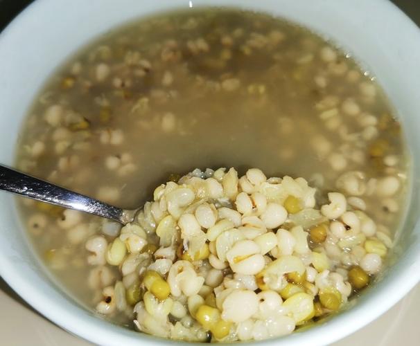 绿豆薏仁汤，绿豆薏仁汤去湿气吗？